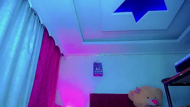 NahomiCamper online show from 04-15-26, 07:07