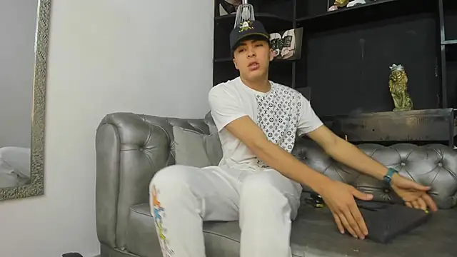 HeellBoy  online show from 10-10-25, 07:58
