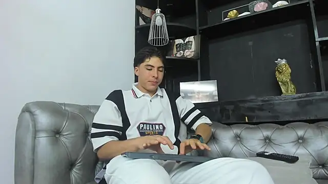 HeellBoy  online show from 10-07-25, 08:43