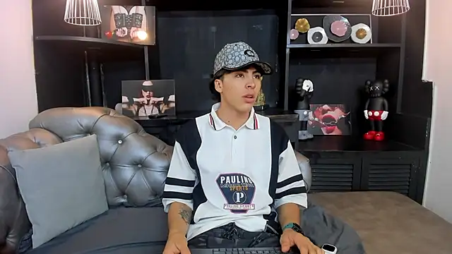 HeellBoy  online show from 10-24-25, 08:41