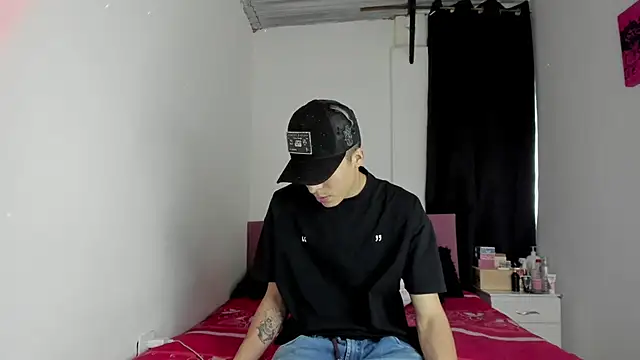 HeellBoy  online show from 03-18-26, 07:37