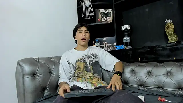 HeellBoy  online show from 11-10-25, 08:03