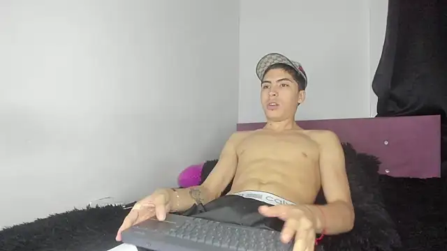 HeellBoy  online show from 05-09-26, 02:15