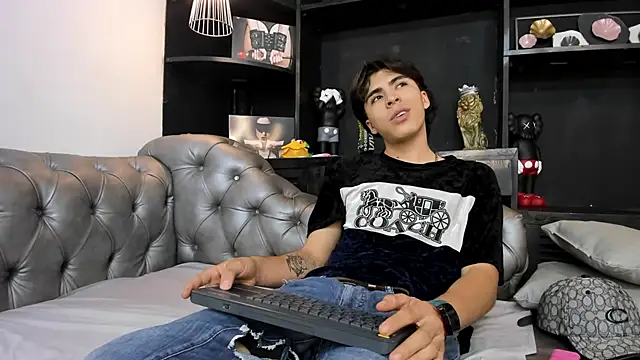 HeellBoy  online show from 11-19-25, 04:23