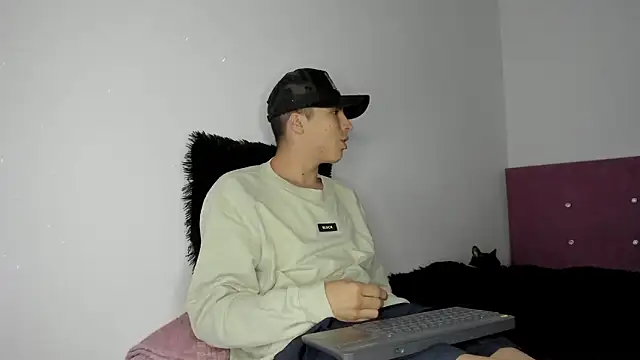 HeellBoy  online show from 03-22-26, 02:59