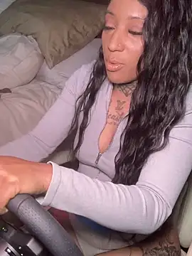 CrownedNyaries online show from 12-24-24, 02:21