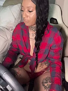 CrownedNyaries online show from 01-08-25, 07:03