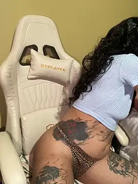 CrownedNyaries online show from 02-02-25, 12:24