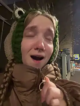Baby Tiny online show from 03-18-25, 07:12