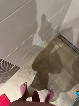 Snapshot of rundum40 chatting on 02-13-25, 08:13 rundum40 online show from 02-13-25, 08:13