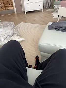 Snapshot of rundum40 chatting on 03-18-25, 03:22 rundum40 online show from 03-18-25, 03:22