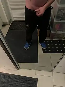 Snapshot of rundum40 chatting on 02-09-25, 05:33 rundum40 online show from 02-09-25, 05:33