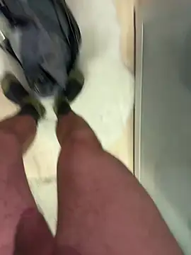 Snapshot of rundum40 chatting on 12-23-24, 04:06 rundum40 online show from 12-23-24, 04:06