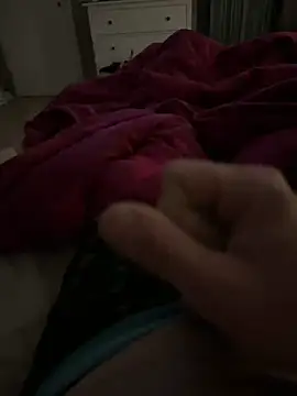 Snapshot of rundum40 chatting on 12-13-24, 08:15 rundum40 online show from 12-13-24, 08:15