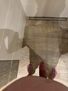 Snapshot of rundum40 chatting on 12-10-24, 07:43 rundum40 online show from 12-10-24, 07:43