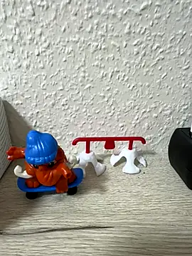 Snapshot of rundum40 chatting on 11-17-25, 04:44 rundum40 online show from 11-17-25, 04:44