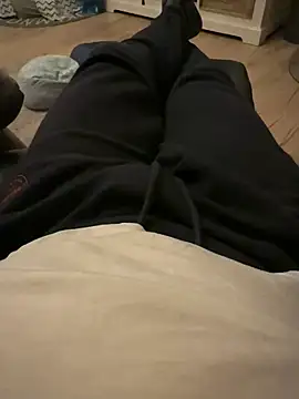 Snapshot of rundum40 chatting on 03-02-25, 06:03 rundum40 online show from 03-02-25, 06:03