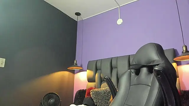 Snapshot of Lyon_vach chatting on 10-25-25, 01:16 Lyon vach online show from 10-25-25, 01:16