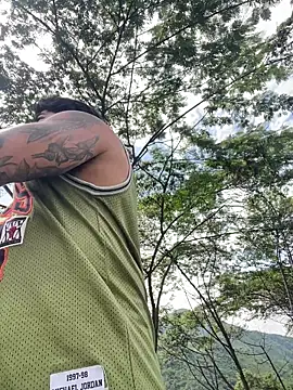 Snapshot of Lyon_vach chatting on 11-06-25, 06:34 Lyon vach online show from 11-06-25, 06:34