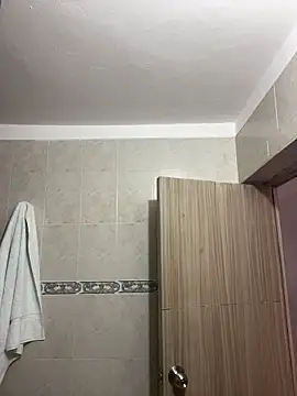 Snapshot of Lyon_vach chatting on 11-12-25, 06:23 Lyon vach online show from 11-12-25, 06:23