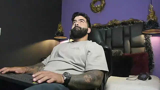 Snapshot of Lyon_vach chatting on 12-17-25, 09:42 Lyon vach online show from 12-17-25, 09:42