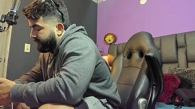 Snapshot of Lyon_vach chatting on 02-18-26, 02:20 Lyon vach online show from 02-18-26, 02:20