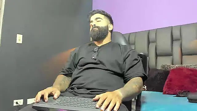 Snapshot of Lyon_vach chatting on 02-11-26, 03:06 Lyon vach online show from 02-11-26, 03:06