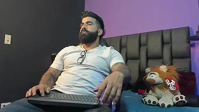 Snapshot of Lyon_vach chatting on 02-12-26, 10:42 Lyon vach online show from 02-12-26, 10:42