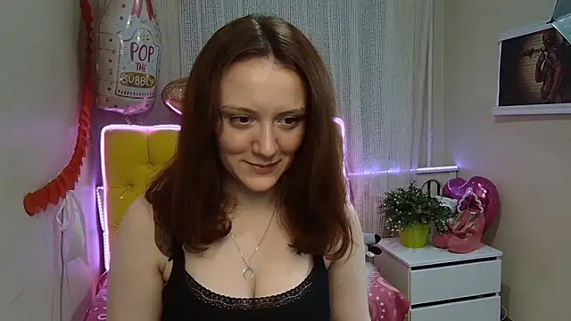 Snapshot of BarbaraStily chatting on 03-22-25, 11:42 BarbaraStily online show from 03-22-25, 11:42
