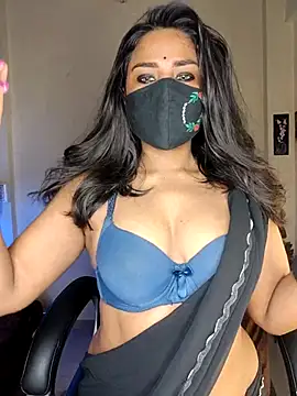 Snapshot of Black-Pearll chatting on 02-18-26, 06:44 Black-Pearll online show from 02-18-26, 06:44