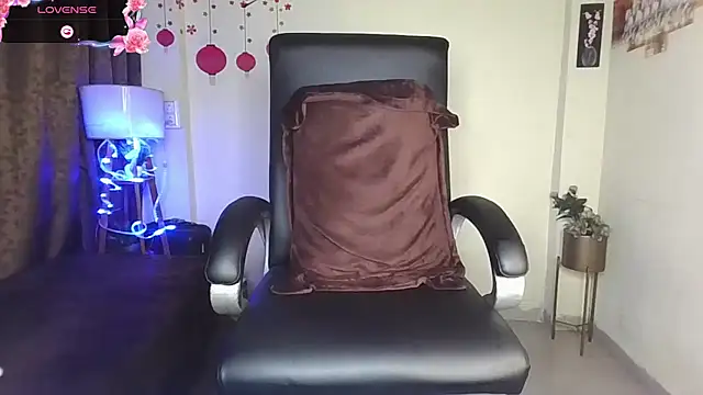 Snapshot of Black-Pearll chatting on 02-25-26, 05:13 Black-Pearll online show from 02-25-26, 05:13