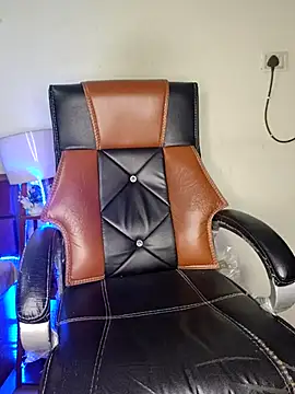 Snapshot of Black-Pearll chatting on 03-21-25, 03:35 Black-Pearll online show from 03-21-25, 03:35