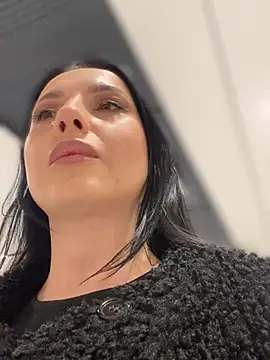 Snapshot of Roxana-Sexy chatting on 02-19-26, 05:15 Roxana-Sexy online show from 02-19-26, 05:15