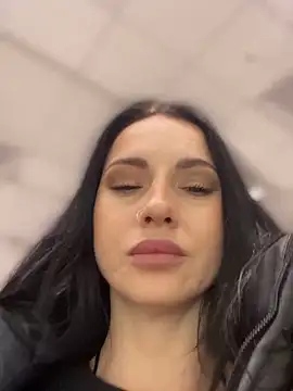 Snapshot of Roxana-Sexy chatting on 02-26-26, 05:29 Roxana-Sexy online show from 02-26-26, 05:29