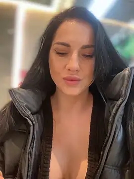 Snapshot of Roxana-Sexy chatting on 02-28-26, 05:18 Roxana-Sexy online show from 02-28-26, 05:18