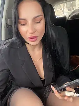 Snapshot of Roxana-Sexy chatting on 12-20-25, 04:04 Roxana-Sexy online show from 12-20-25, 04:04