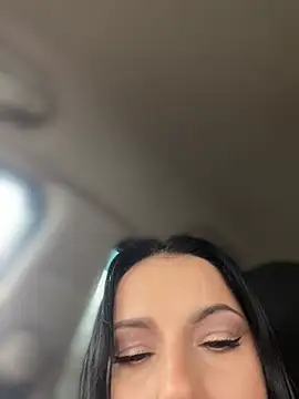 Snapshot of Roxana-Sexy chatting on 02-20-26, 06:26 Roxana-Sexy online show from 02-20-26, 06:26