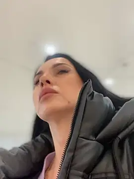 Snapshot of Roxana-Sexy chatting on 02-13-26, 06:02 Roxana-Sexy online show from 02-13-26, 06:02