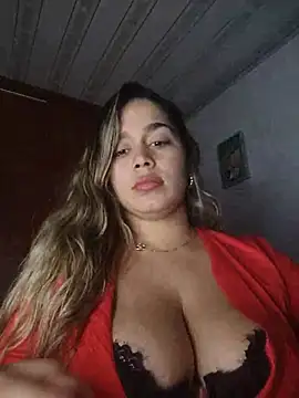 Snapshot of LaurenWelly_ chatting on 05-19-26, 12:59 LaurenWelly online show from 05-19-26, 12:59