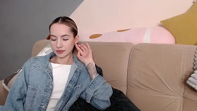 AmbrielHailey online show from 11-07-25, 03:44