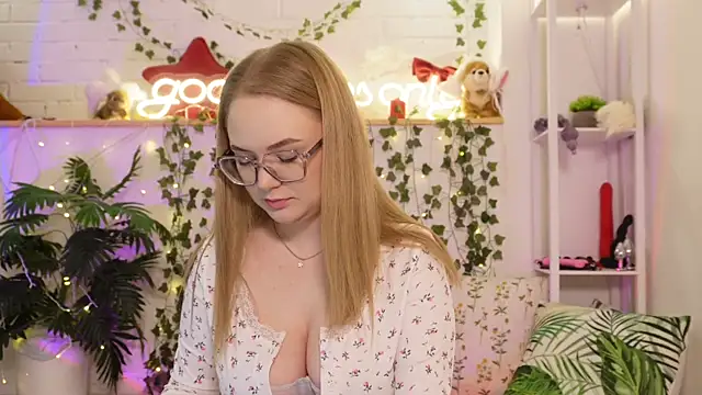 MonicaAsis online show from 12-20-25, 06:11