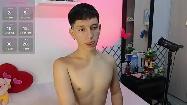 milky  boy  online show from 12-02-25, 04:36