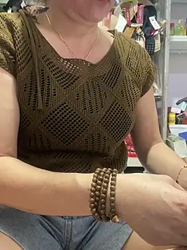 Snapshot of Cesywet chatting on 10-08-25, 04:36 Cesywet online show from 10-08-25, 04:36