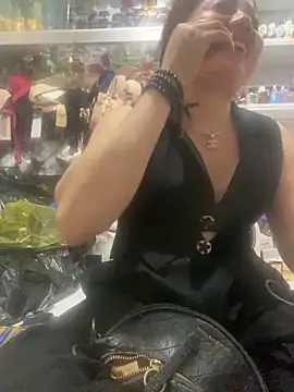 Snapshot of Cesywet chatting on 03-08-25, 10:11 Cesywet online show from 03-08-25, 10:11