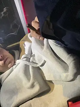 Snapshot of oscaar_mb22 chatting on 01-09-25, 06:04 oscaar mb22 online show from 01-09-25, 06:04