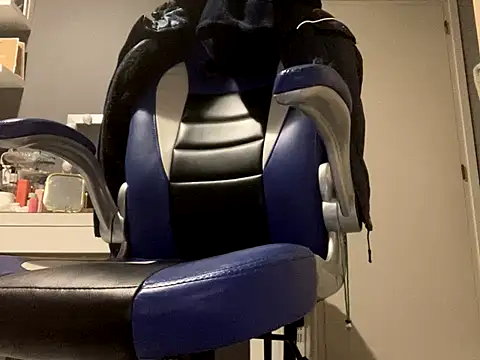 Snapshot of oscaar_mb22 chatting on 11-10-25, 09:03 oscaar mb22 online show from 11-10-25, 09:03