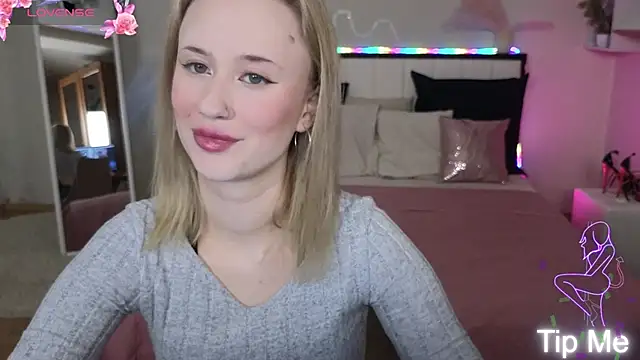 SashaBrooks online show from 11-17-25, 02:10