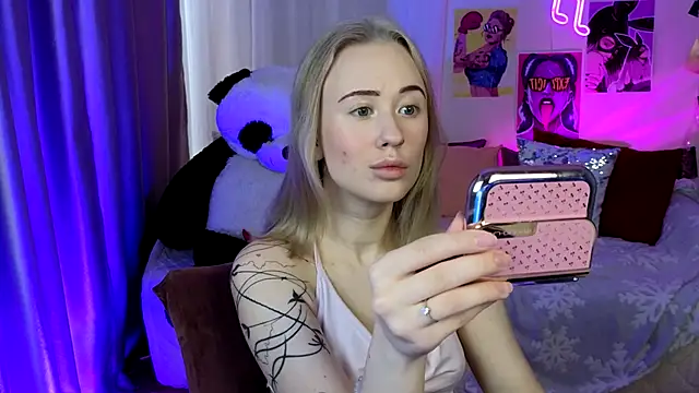 SashaBrooks online show from 10-18-25, 01:35