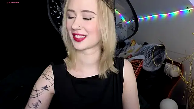 SashaBrooks online show from 10-30-25, 06:05