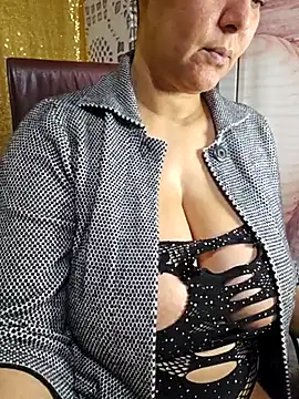 Snapshot of Foxlady2271 chatting on 02-18-25, 12:15 Foxlady2271 online show from 02-18-25, 12:15